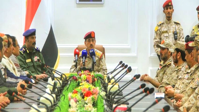 وزير الدفاع يعقد اجتماعًا بمأرب ويشدّد برفع جاهزية القوات